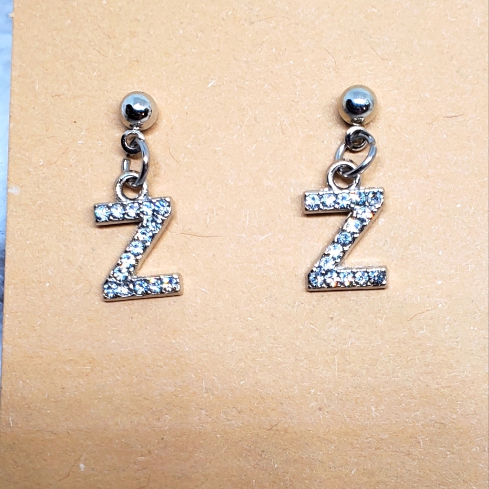 7/$10 Z Initial Earrings, New